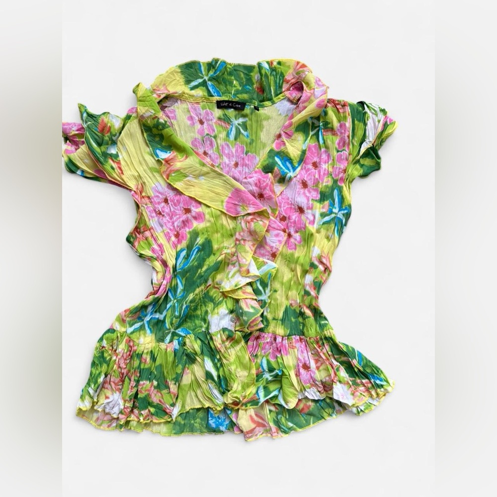 Unique vintage Green and pink floral ruffle button up boho 🌺🌱